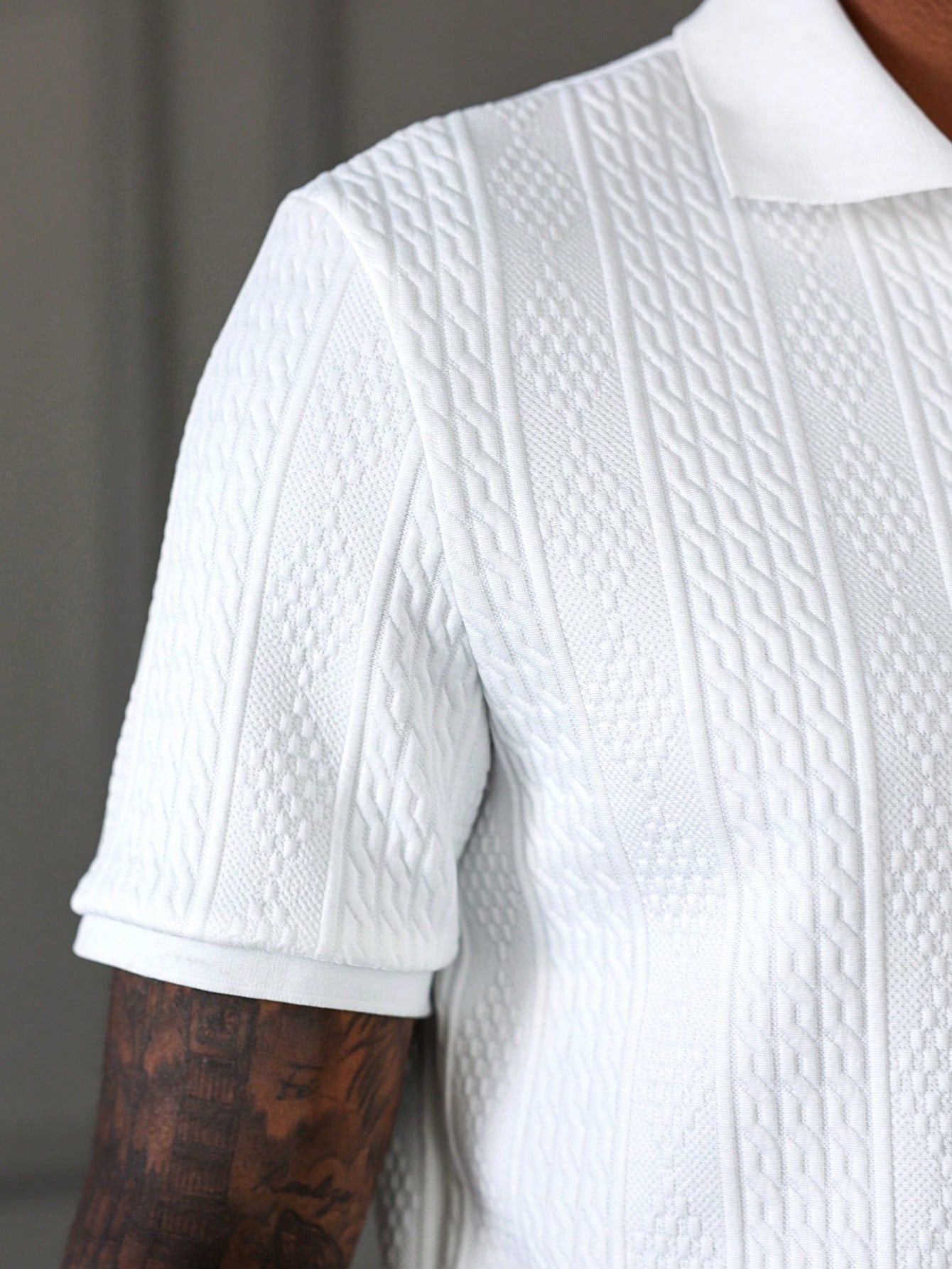 Manfinity Homme "Men'S Business Commute and Casual Daily Wear, Featuring a Classic Blue, White, and Gray Color-Blocked Bestselling Wheat Stalk Knitted Texture Jacquard Short-Sleeve Polo Shirt with a Button Placket. This Stylish Polo Is Suitable for Daily Commuting as Well as Formal Meetings, Making It an Excellent Gift Idea for Boyfriends or Husbands."